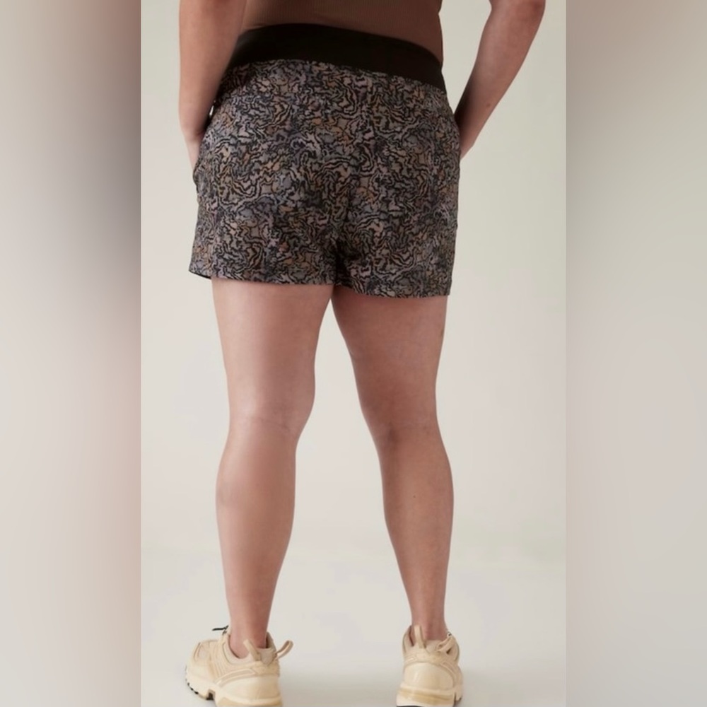 Athleta Plus Shorts 🖤 - Picture 3 of 11